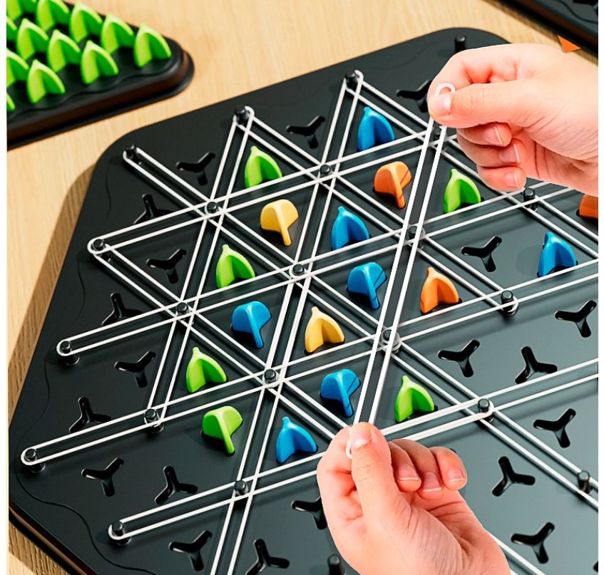 Joc strategic educativ cu benzi elastice | TRIANGLE GAME