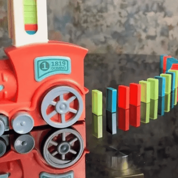 Tren Domino, trenuleț care aranjează piese de domino